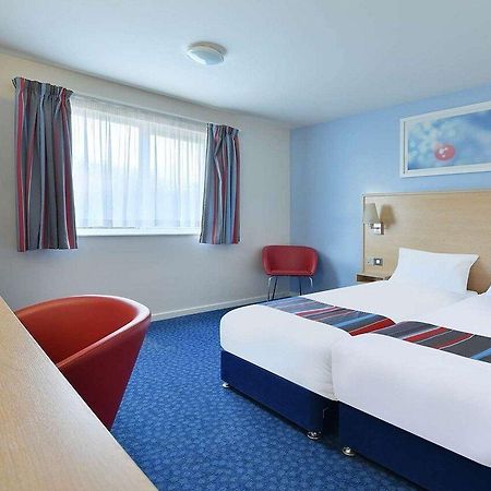 Travelodge Kinross M90 Exterior photo