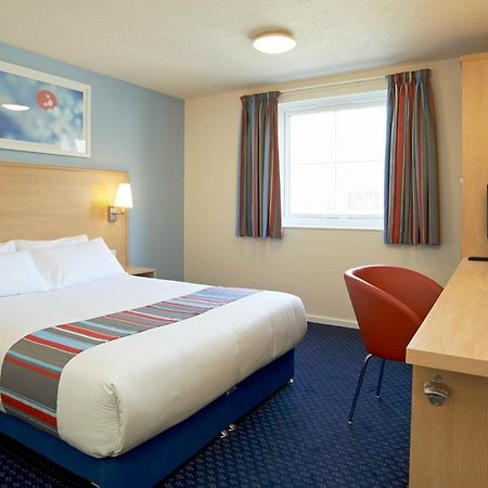 Travelodge Kinross M90 Exterior photo