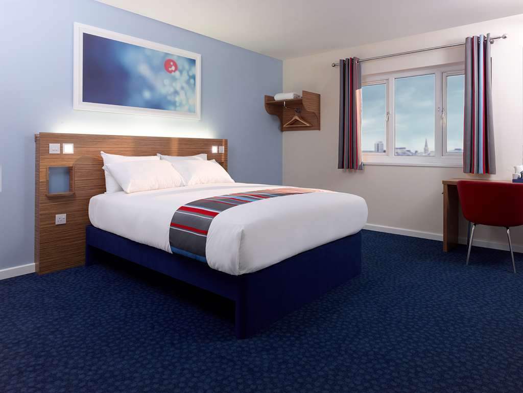 Travelodge Kinross M90 Room photo