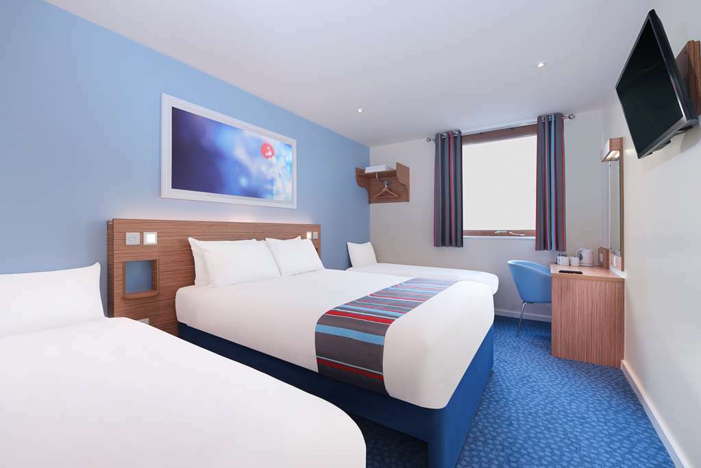 Travelodge Kinross M90 Room photo