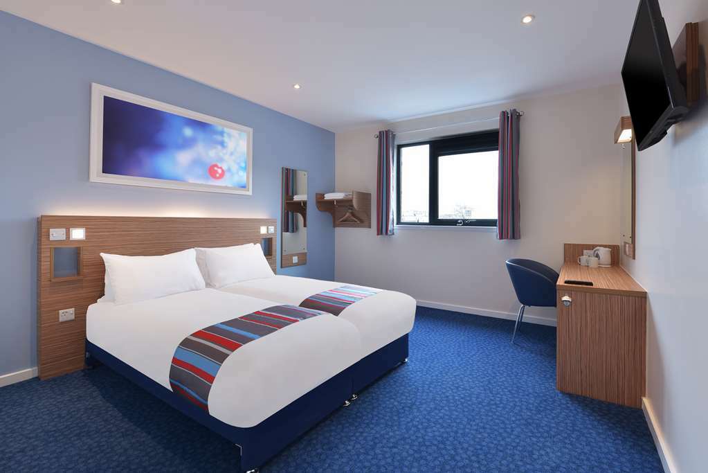 Travelodge Kinross M90 Room photo