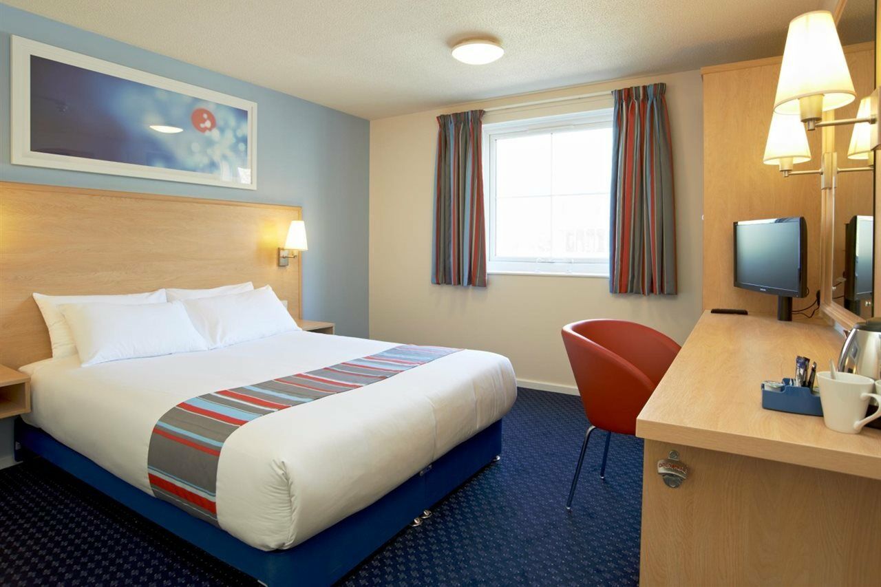 Travelodge Kinross M90 Exterior photo