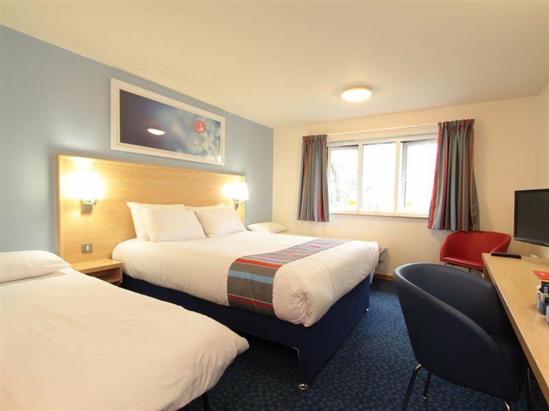 Travelodge Kinross M90 Exterior photo